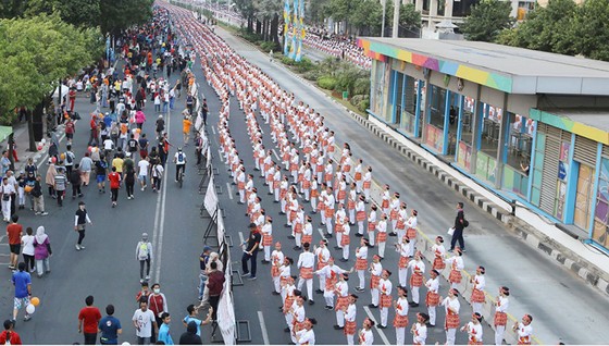 Tổng thống Indonesia và người dân nhảy điệu poco-poco quảng bá Asiad 18 ảnh 2