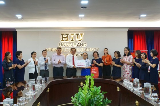 Cô bé ước mơ vào đại học được học bổng 4 năm đại học ảnh 3