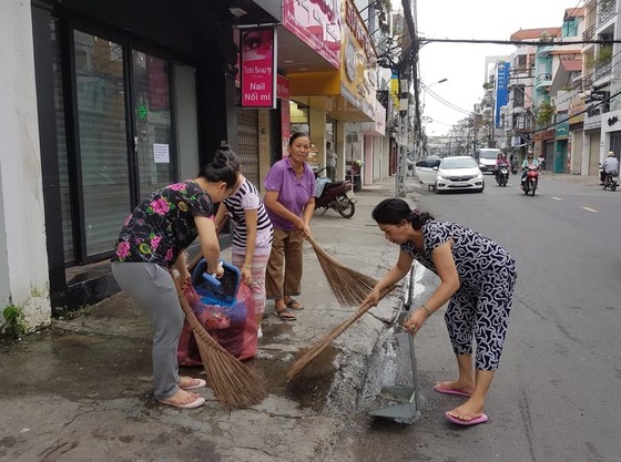 Cùng nhau làm sạch nhà, sạch phố ảnh 1
