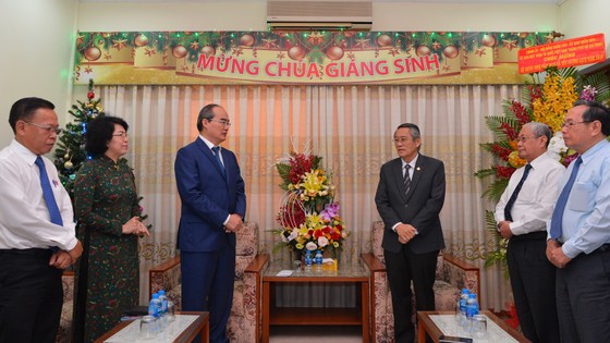 Đoàn lãnh đạo TPHCM thăm, chúc mừng Giáng sinh Hội thánh Tin Lành Việt Nam (miền Nam) ảnh 1