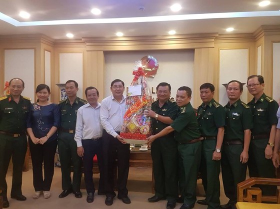 Đoàn lãnh đạo TPHCM chúc Tết các đơn vị bộ đội đóng quân trên địa bàn ảnh 1