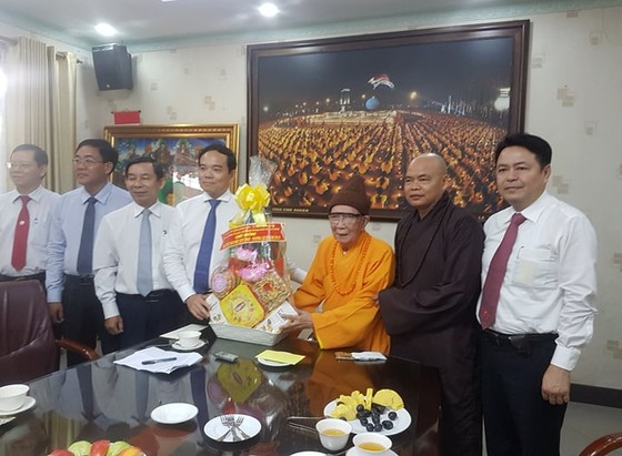 Giới tăng ni, phật tử có nhiều đóng góp cho sự phát triển của TPHCM ảnh 1