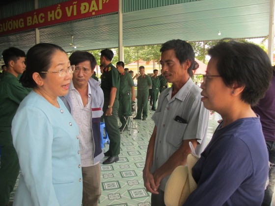 Đoàn lãnh đạo TPHCM thăm, động viên chiến sĩ mới tại Tây Ninh ảnh 2