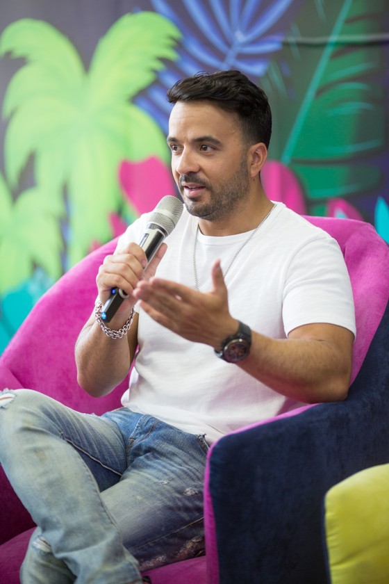 Luis Fonsi biểu diễn ca khúc tỷ view "Despacito" bản phối hoàn toàn mới tại Việt Nam ảnh 1
