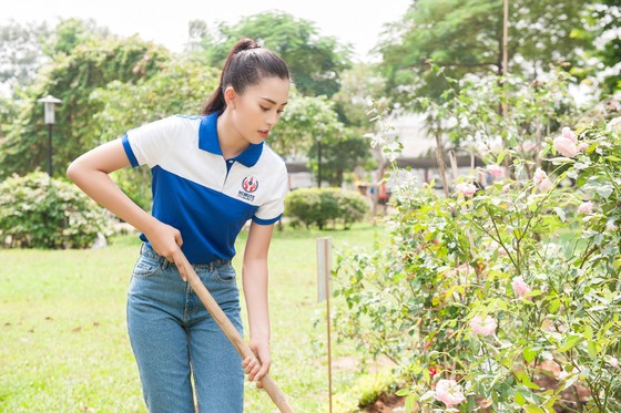 Hoa hậu Tiểu Vy về trường, tham gia buổi học đầu tiên ảnh 4