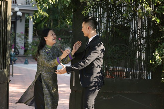 "Ly rượu mừng" của Đức Tuấn là MV xuân 2019 đầu tiên cán mốc triệu view ảnh 3