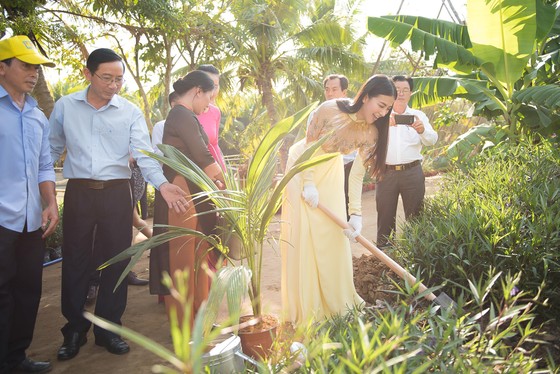 Hoa hậu Phương Khánh trở thành Đại sứ du lịch tỉnh Bến Tre ảnh 4