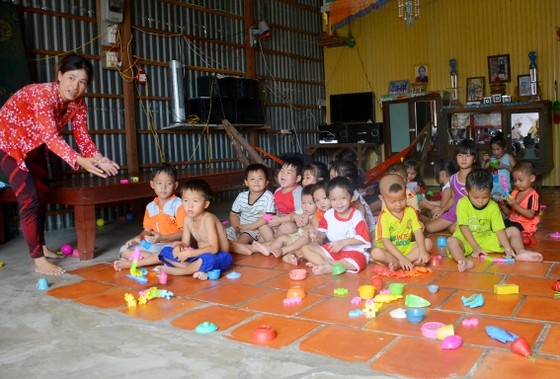 Huy động hàng ngàn người túc trực hỗ trợ dân ở vùng xung yếu ảnh 1