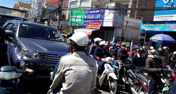 Hi hữu: Đà Lạt kẹt xe 30 phút trong ngày thường ảnh 1