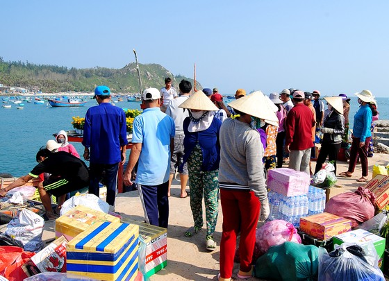 Tết theo những con tàu ra đảo Nhơn Châu ảnh 7
