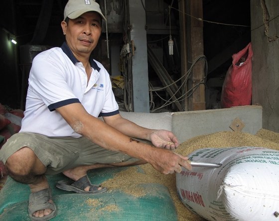 Công an xã vận động chủ máy xay xát bàn giao vàng để niêm phong tìm người mất ảnh 1