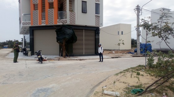 Đối tượng cầm dao dọa giết phóng viên tiếp tục có biểu hiện dọa trả thù ảnh 5