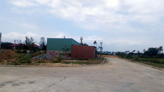 Đối tượng cầm dao dọa giết phóng viên tiếp tục có biểu hiện dọa trả thù ảnh 2
