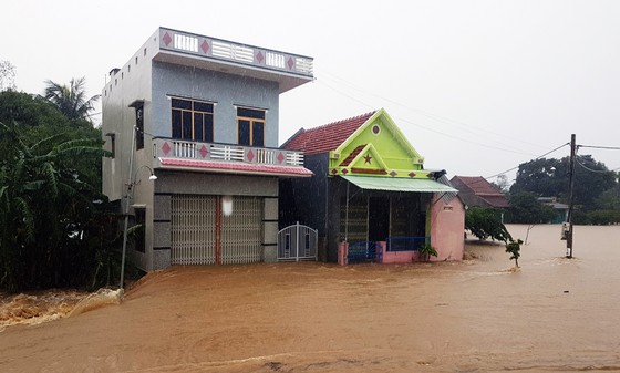 Lũ gây ngập diện rộng ở Phú Yên, nhiều công trình giao thông bị tàn phá nặng nề ảnh 7