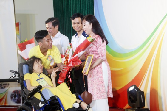 Thắp lửa yêu thương đồng hành với người khuyết tật ảnh 2