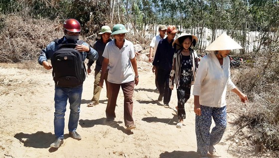 Đào núi thiêng lấy đất ảnh 1