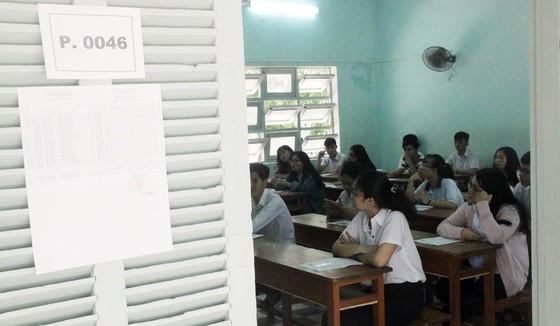 Chụp đề ngay trong phòng thi, 1 thí sinh bị giám thị phát hiện ảnh 1