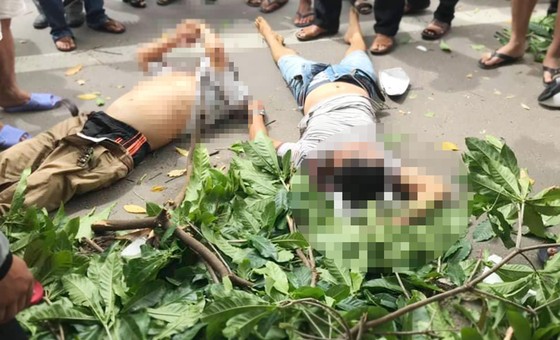 Ô tô bất ngờ lao lên vỉa hè, 2 người thương vong ảnh 3