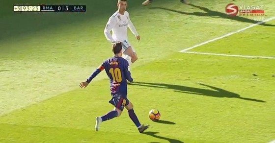 Chỉ 1 chiếc giày Messi vẫn nguy hiểm ảnh 2