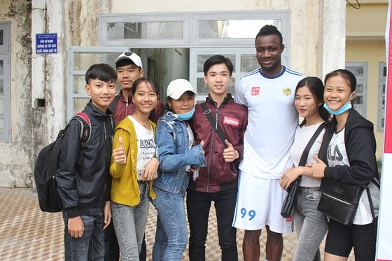 Trực tiếp vòng 3 Nuti Cafe V-League 2018: CLB TPHCM giành 3 điểm trong trận "derby" ảnh 1