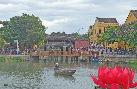 Phố cổ Hội An rước “Sắc bùa chúc Xuân” tại hội Tết Nguyên đán ảnh 1