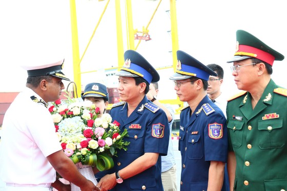 Tàu lực lượng bảo vệ bờ biển Ấn Độ cập cảng Tiên Sa ảnh 2