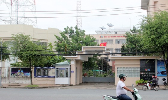 Bắt đối tượng ôm bình gas lao vào trụ sở Trung tâm Truyền hình Việt Nam tại Cần Thơ ảnh 1