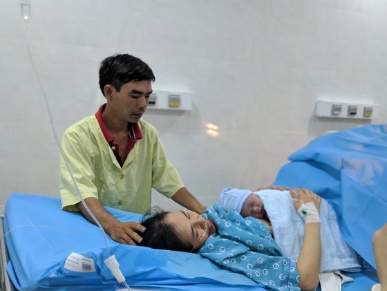 Những “heo vàng” đầu tiên chào đời đúng thời khắc giao thừa ảnh 4