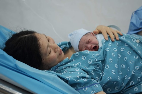 Những “heo vàng” đầu tiên chào đời đúng thời khắc giao thừa ảnh 3