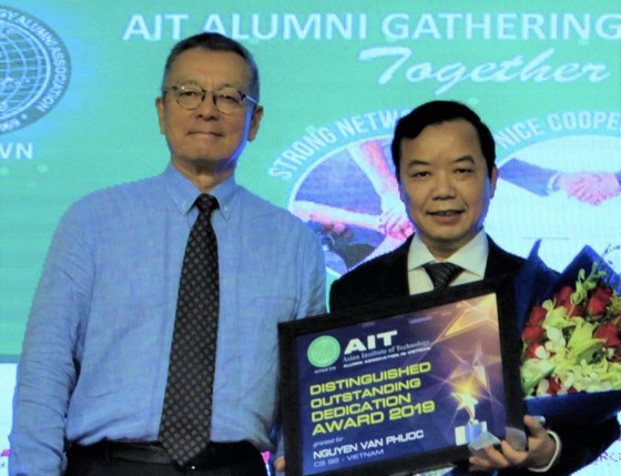 Giám đốc Trí Việt - First News nhận giải thưởng "Tận tâm cống hiến vì cộng đồng 2019" ảnh 1