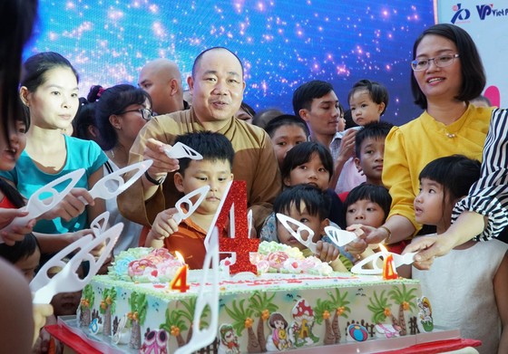'Kết nối yêu thương' chăm lo cho các bệnh nhi khó khăn ảnh 1