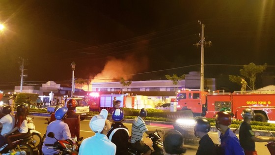 Cần Thơ: Cháy lớn ở Khu công nghiệp Trà Nóc 1 ảnh 1