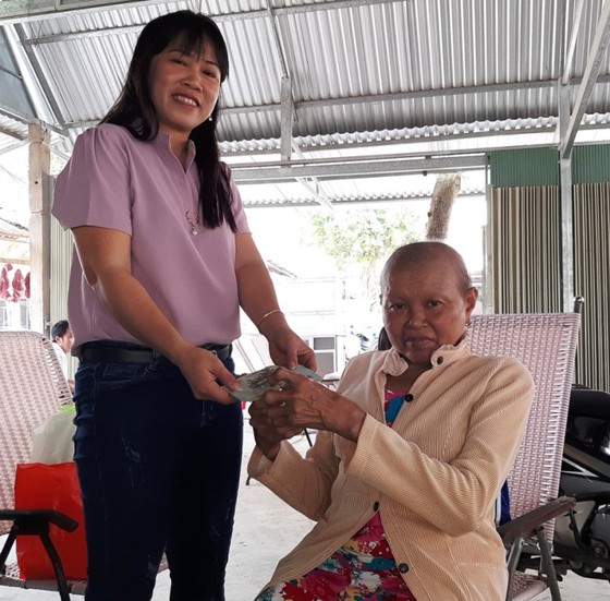 Báo SGGP trao 28 triệu đồng giúp nhân vật trong bài viết “Dì cháu cùng bệnh tật, không tiền trị“ ảnh 1