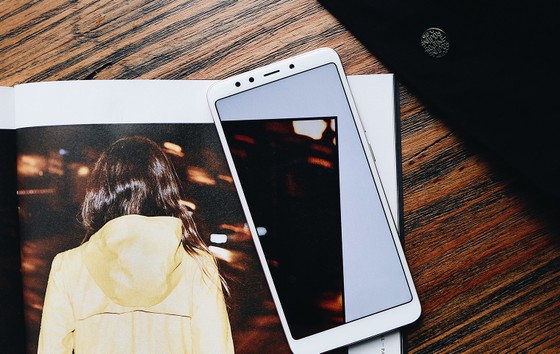 Mua Xiaomi Redmi 5 Plus gần 4 triệu đồng tặng sạc dự phòng 10.000 mAh ảnh 2
