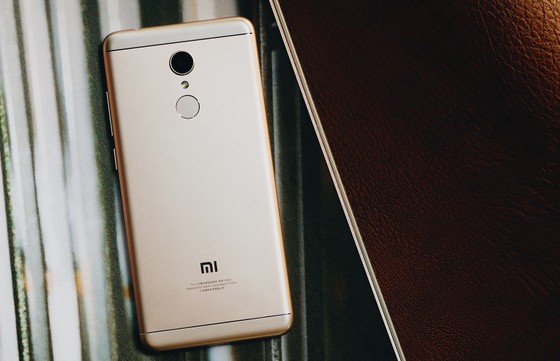Mua Xiaomi Redmi 5 Plus gần 4 triệu đồng tặng sạc dự phòng 10.000 mAh ảnh 1