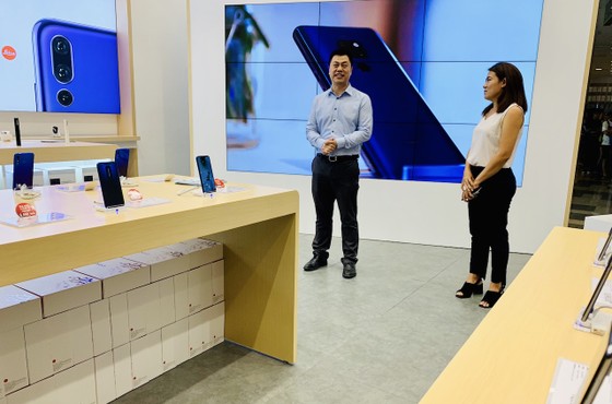 Huawei khai trương cửa hàng trải nghiệm tại TPHCM ảnh 1