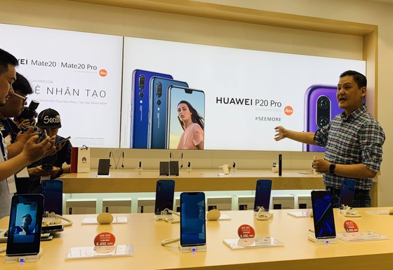 Huawei khai trương cửa hàng trải nghiệm tại TPHCM ảnh 2