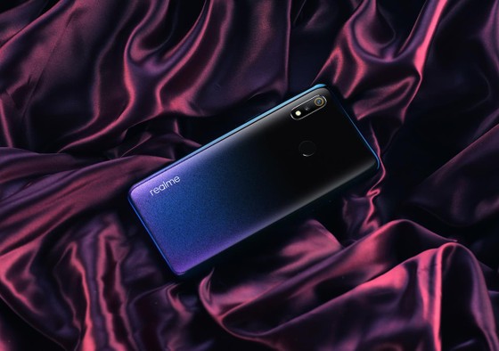 Realme 3 chính thức ra mắt thị trường Việt Nam với giá bất ngờ ảnh 1