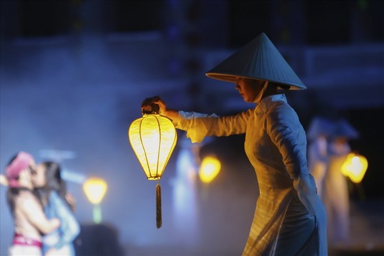 Nhiều chương trình nghệ thuật dành cho một nửa của thế giới ảnh 1