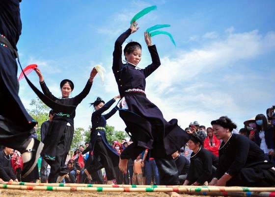 Những khung hình đậm sắc màu trong “Vẻ đẹp Việt Nam” ảnh 1