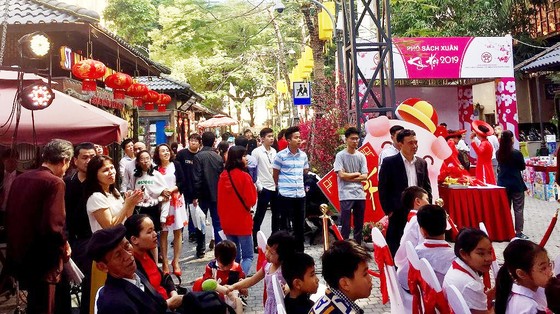Tưng bừng khai mạc Phố sách Xuân Kỷ Hợi 2019 ảnh 1