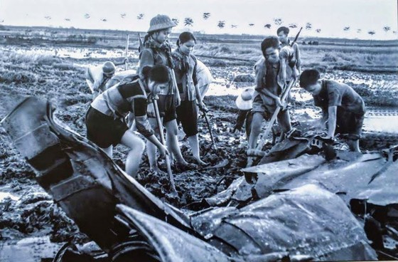 Hậu phương thời chiến - với những khung hình đen trắng đầy cảm xúc ảnh 2