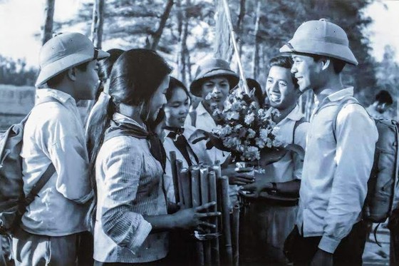 Hậu phương thời chiến - với những khung hình đen trắng đầy cảm xúc ảnh 3