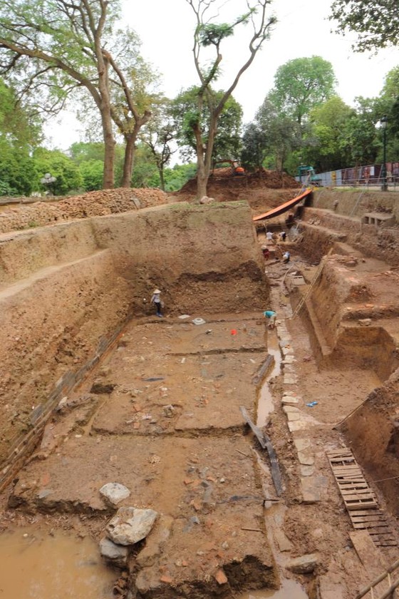 Phát lộ nhiều dấu tích mới tại Hoàng Thành Thăng Long ảnh 4