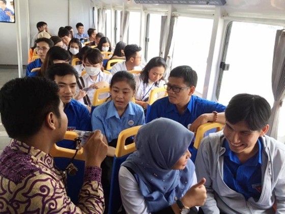 Đại biểu Thanh niên Đông Nam Á – Nhật Bản góp ý phát triển buýt đường sông kết hợp du lịch ở TPHCM ảnh 1