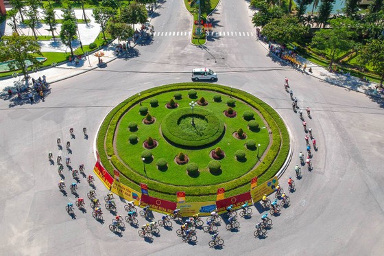 Anh em nhà họ Lê chưa có đối thủ xứng tầm ảnh 1