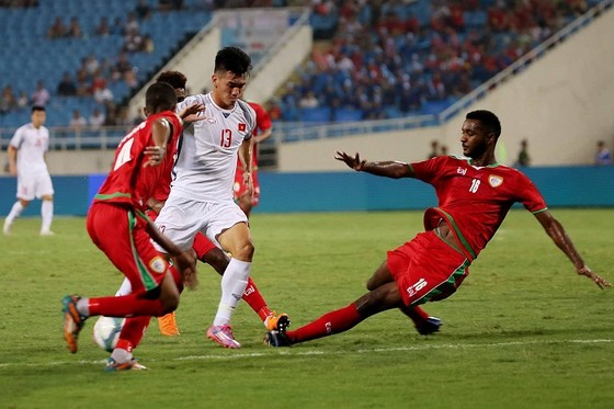 (Trực tiếp) Olympic Việt Nam - Olympic Oman 1-0: Văn Hậu thực hiện siêu phẩm phút 90 ảnh 5