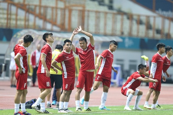 Việt Nam - Nepal 2-0: Bắt kịp ngôi đầu cùng Nhật Bản ảnh 1