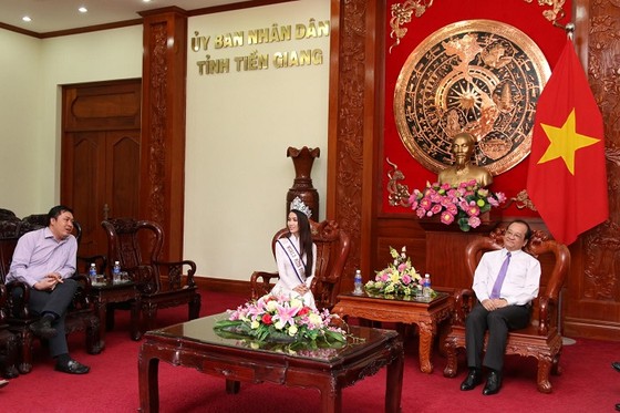Hoa hậu đại sứ du lịch thế giới Phan Thị Mơ về thăm Tiền Giang ảnh 1