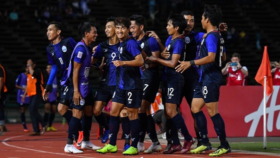 Keisuke Honda muốn nâng chất bóng đá Campuchia ảnh 1